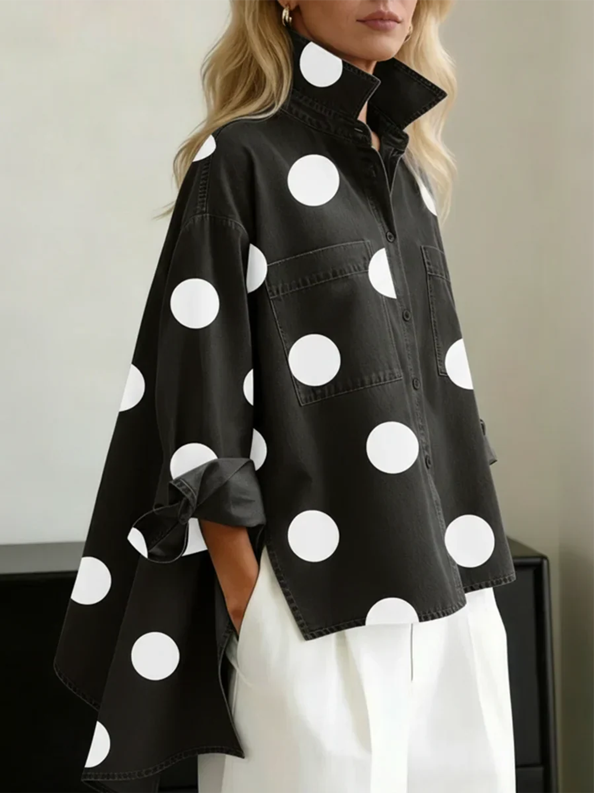 chemisier femme oversize à pois col montant en noir