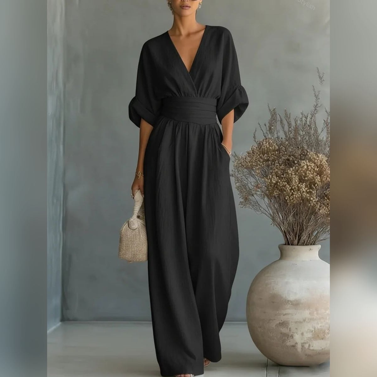 combinaison femme col en v jambes larges en noir
