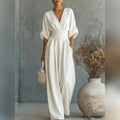 combinaison femme col en v jambes larges en blanc