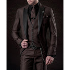 costume 3 pièces homme coupe slim revers satin en marron foncé