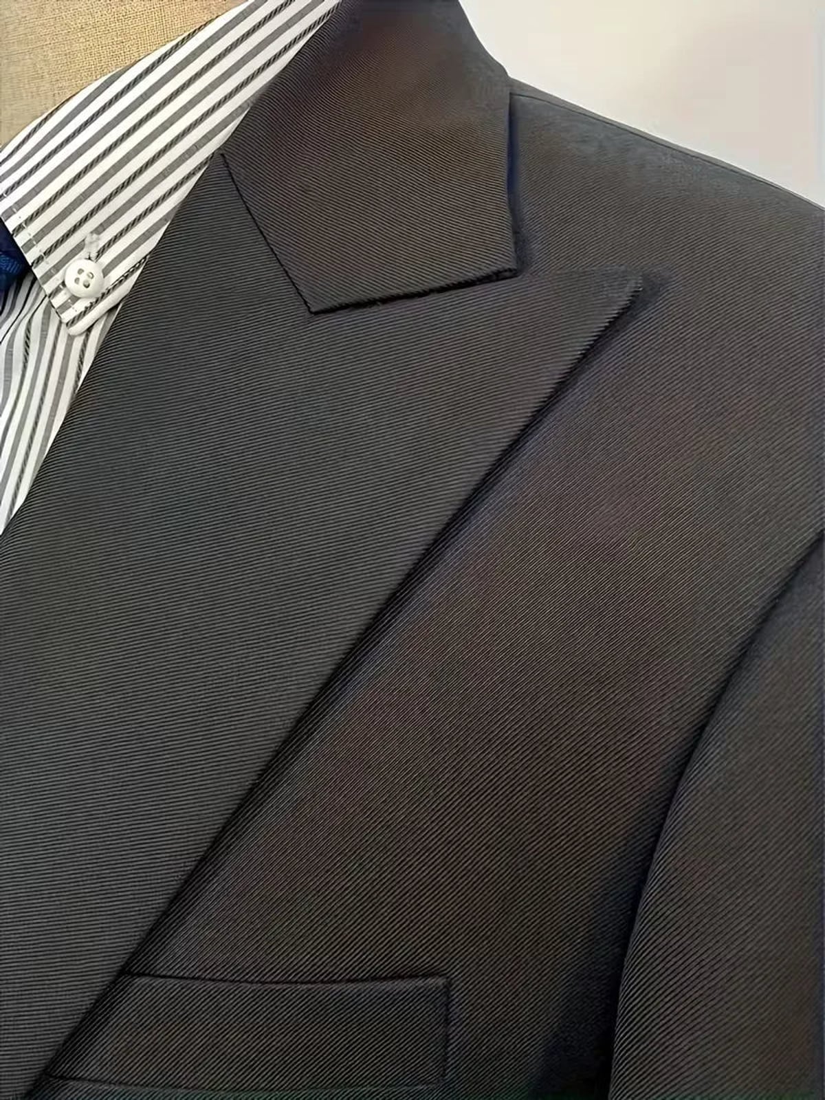 costume trois pièces homme coupe slim croisé