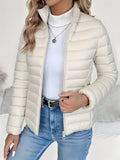 doudoune femme col montant coupe ajustée en blanc