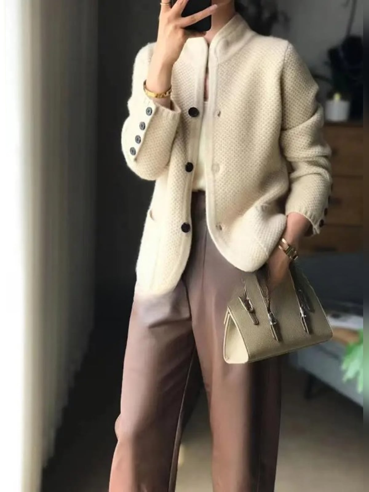 gilet femme boutonné col montant poches en beige
