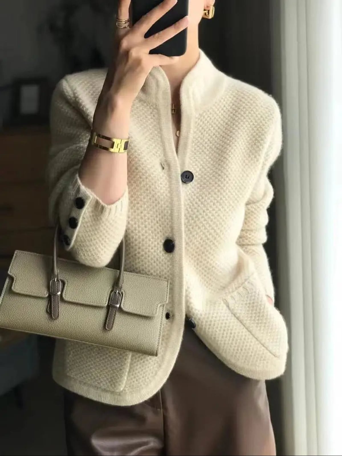 gilet femme boutonné col montant poches en beige
