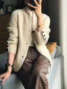 gilet femme boutonné col montant poches en beige