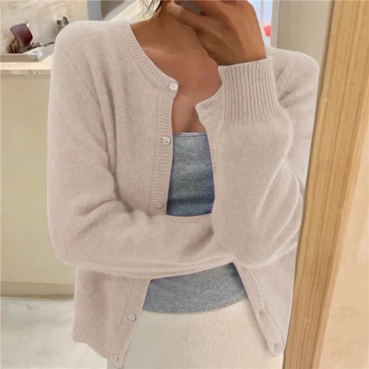 gilet femme col rond coupe ample boutonné en beige