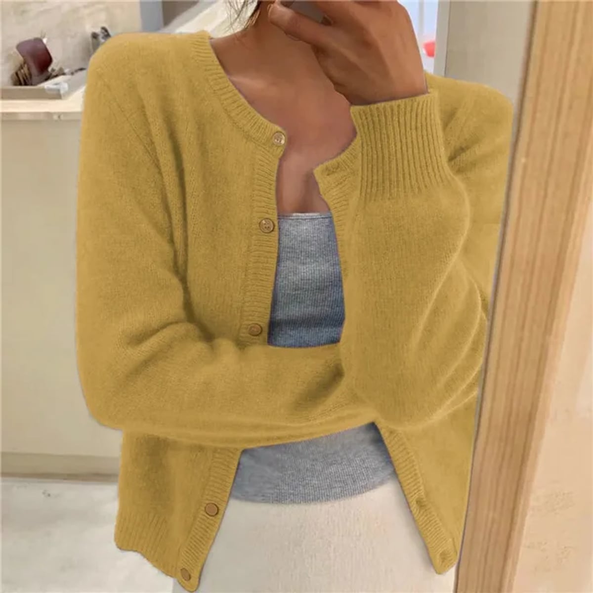 gilet femme col rond coupe ample boutonné en jaune
