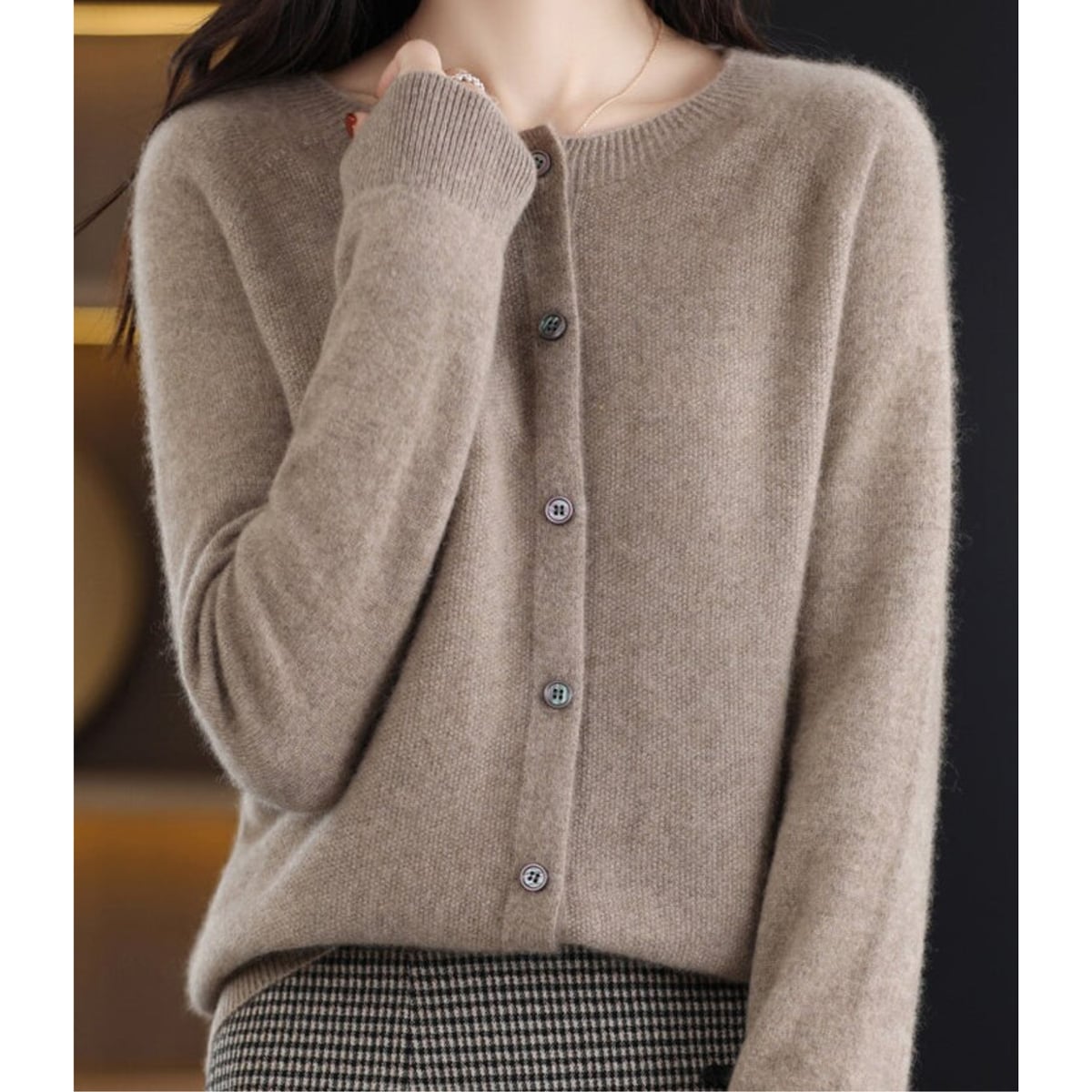 gilet femme col rond manches longues boutonné en marron