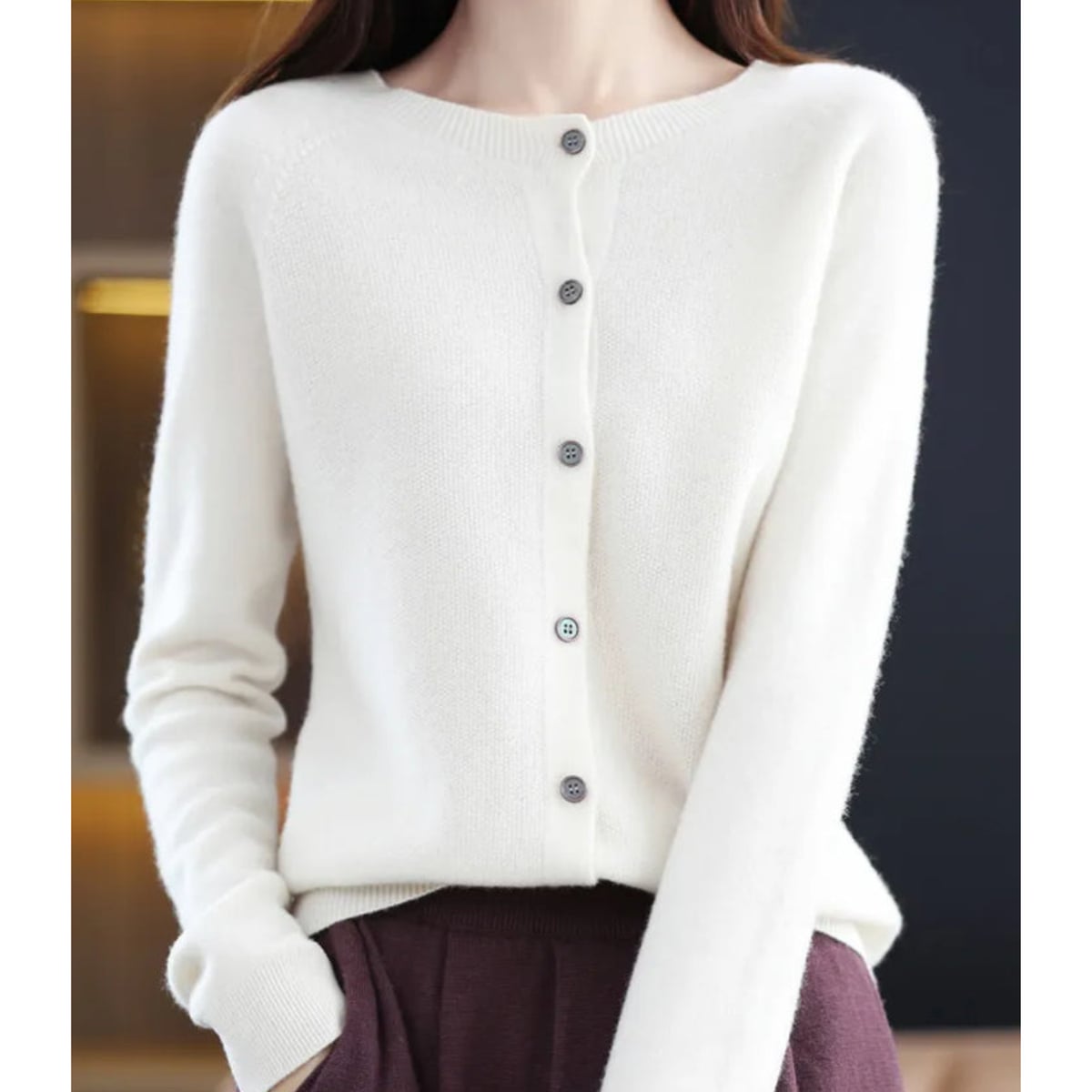 gilet femme col rond manches longues boutonné en blanc