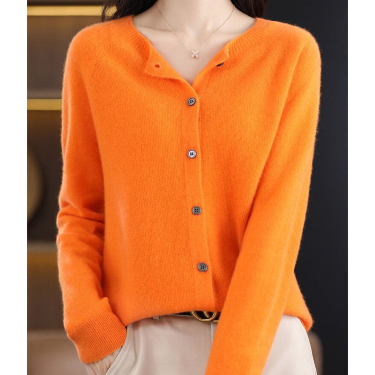 gilet femme col rond manches longues boutonné en orange