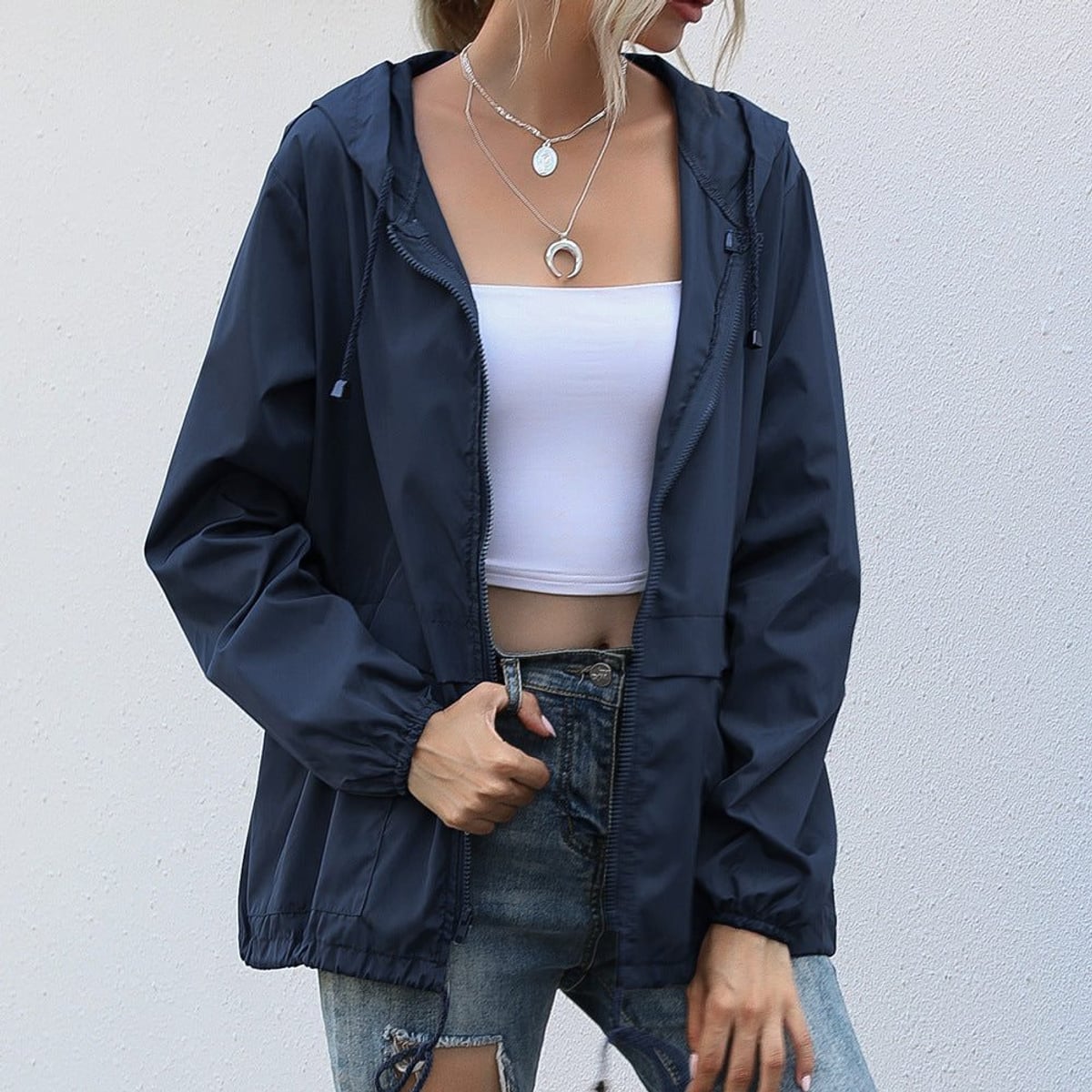 imperméable femme à capuche coupe ample en bleu marine