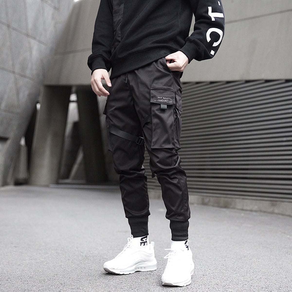 jogger cargo homme coupe techwear