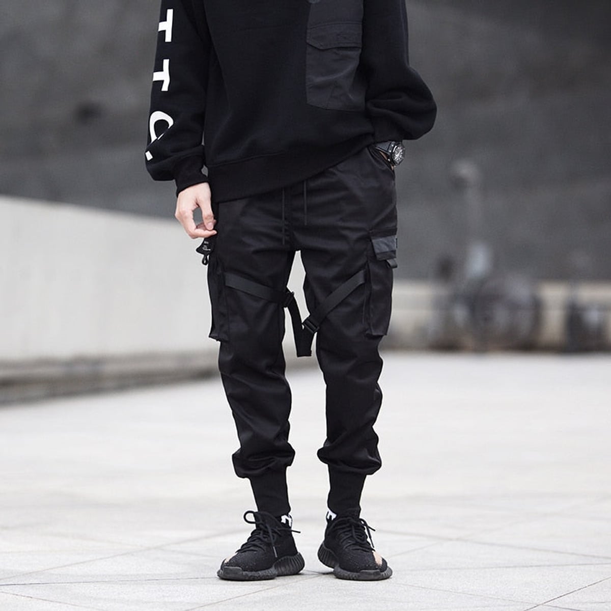 jogger cargo homme coupe techwear noir