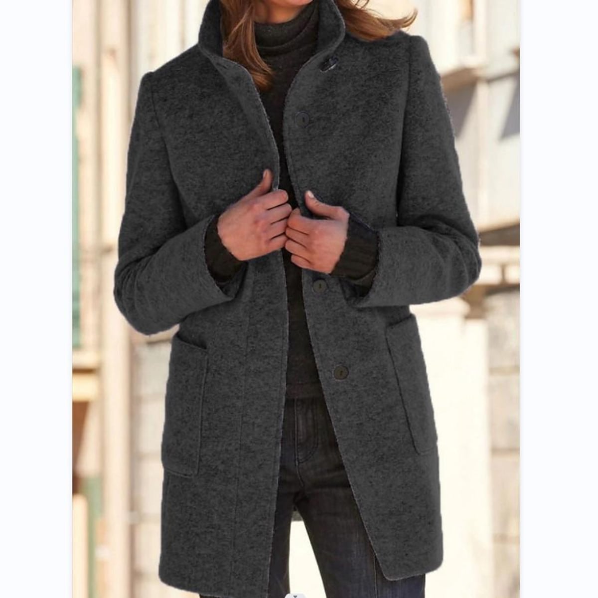 manteau femme col montant coupe droite en noir