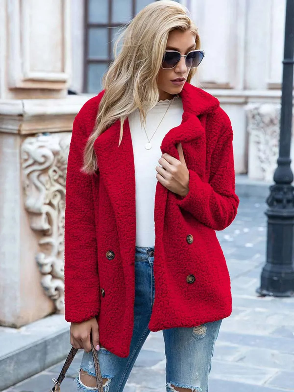 manteau femme coupe droite col cranté en rouge