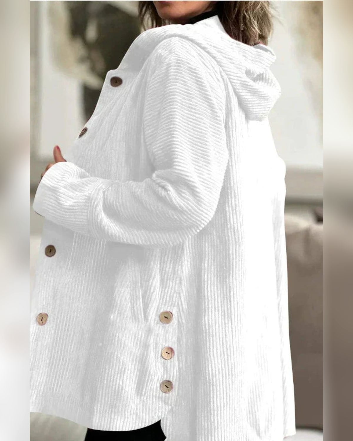 manteau femme mi-long à capuche boutonné en blanc