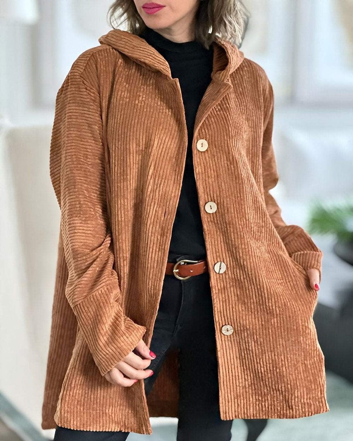 manteau femme mi-long à capuche boutonné en marron