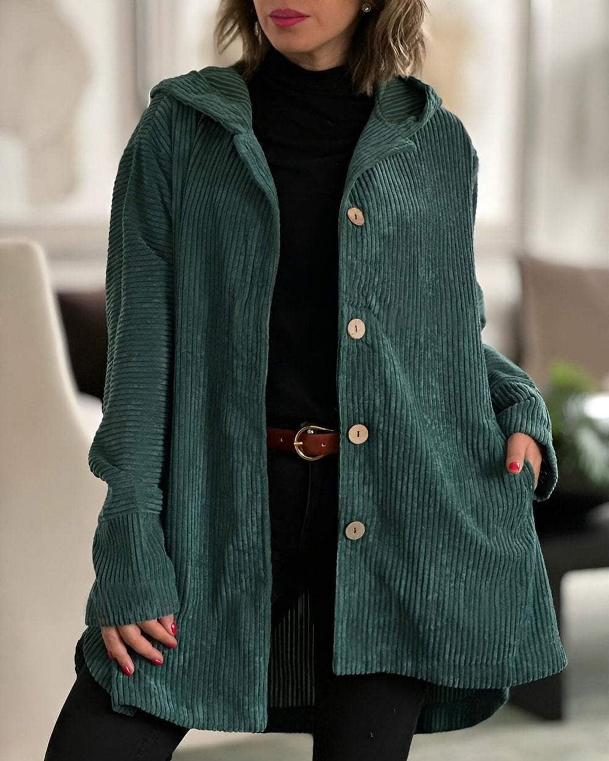 manteau femme mi-long à capuche boutonné en vert foncé