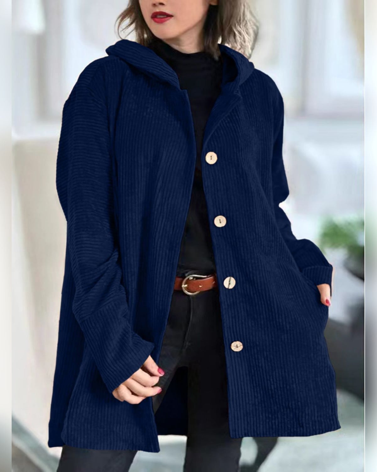 manteau femme mi-long à capuche boutonné en bleu marine