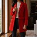 manteau femme mi-long ajusté col à revers en rouge