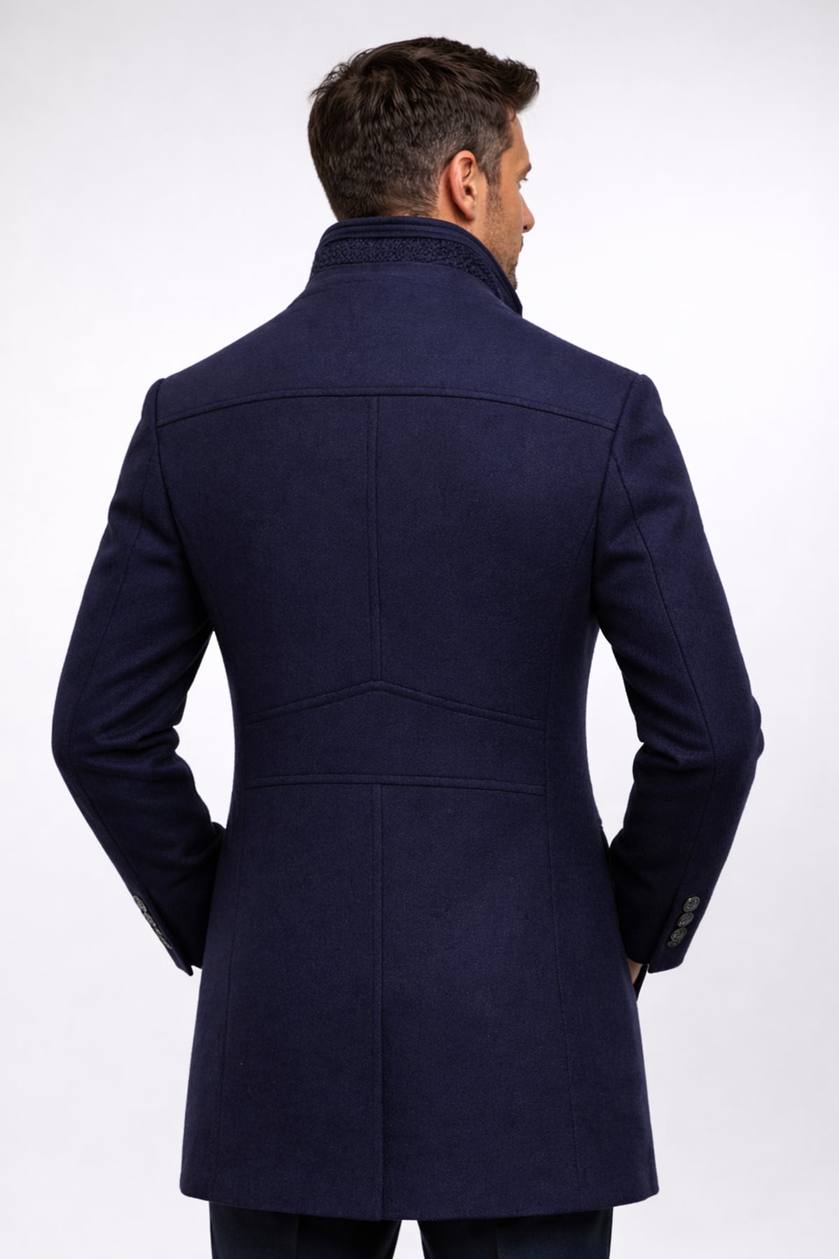 manteau homme chaud col montant coupe droite en bleu marine