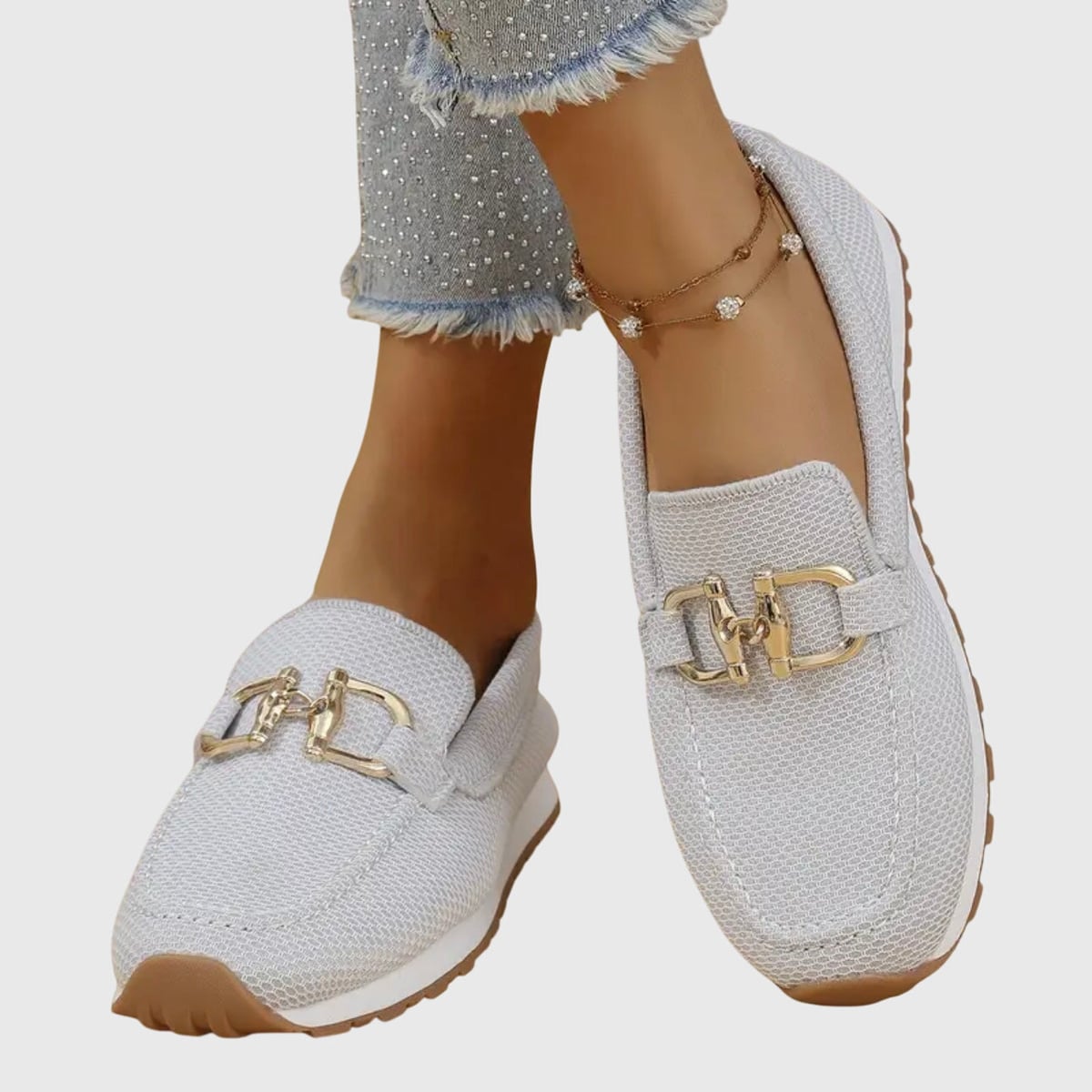 mocassin femme sans lacets boucle dorée en blanc