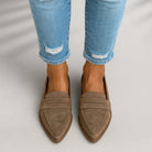 mocassins femme bout pointu sans lacets en kaki 