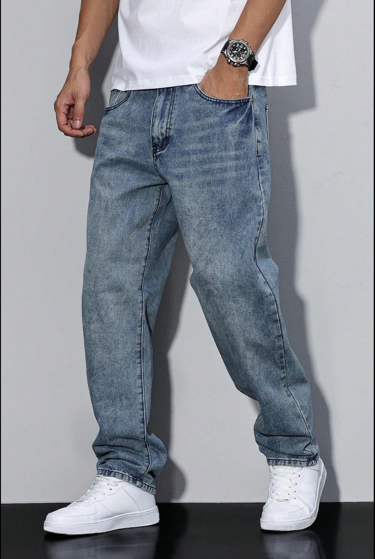 pantalon homme coupe droite large en bleu délavé