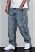 pantalon homme coupe droite large en bleu délavé