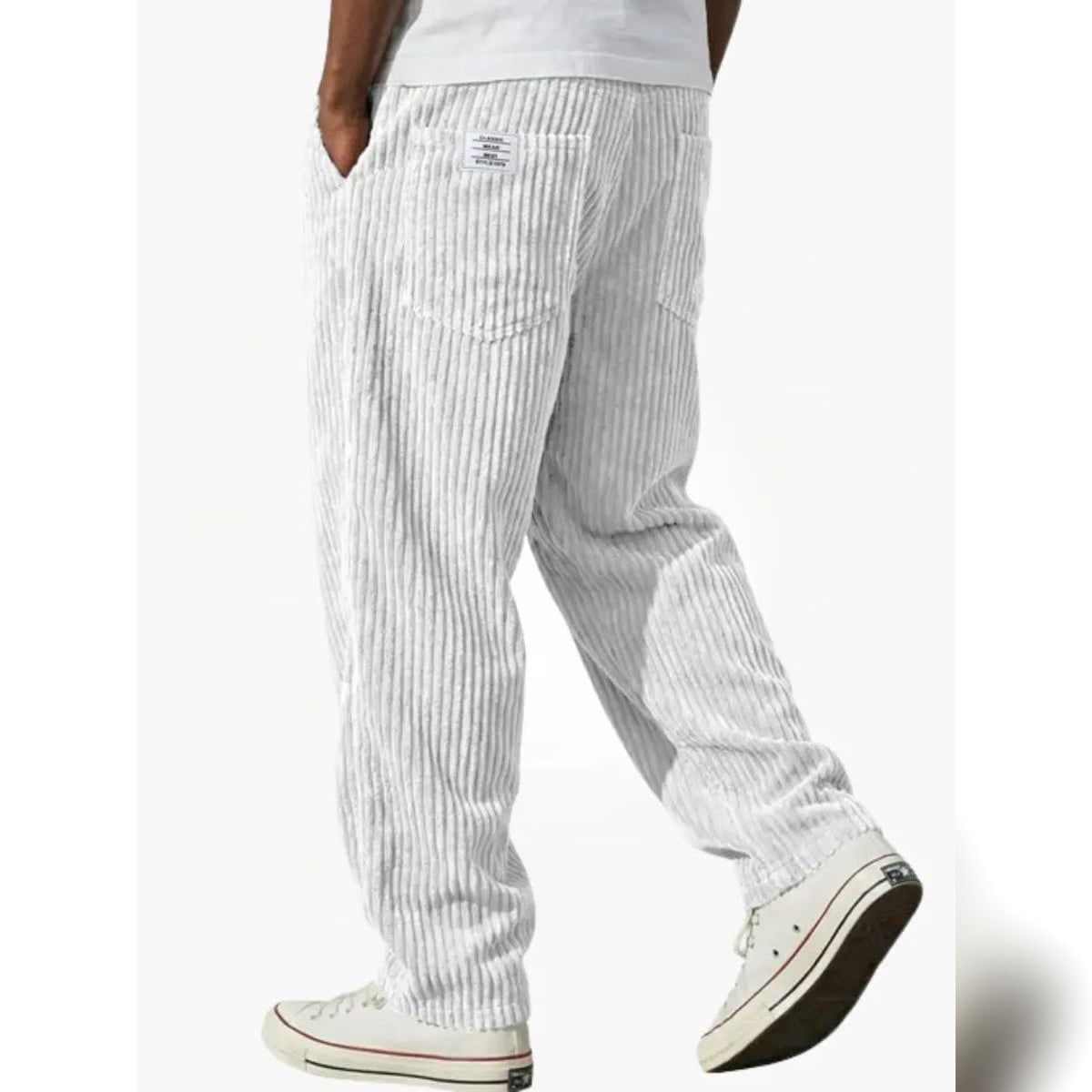 pantalon homme coupe large avec poches en blanc