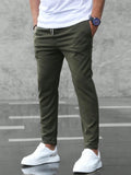 pantalon homme coupe slim taille élastiquée en vert foncé