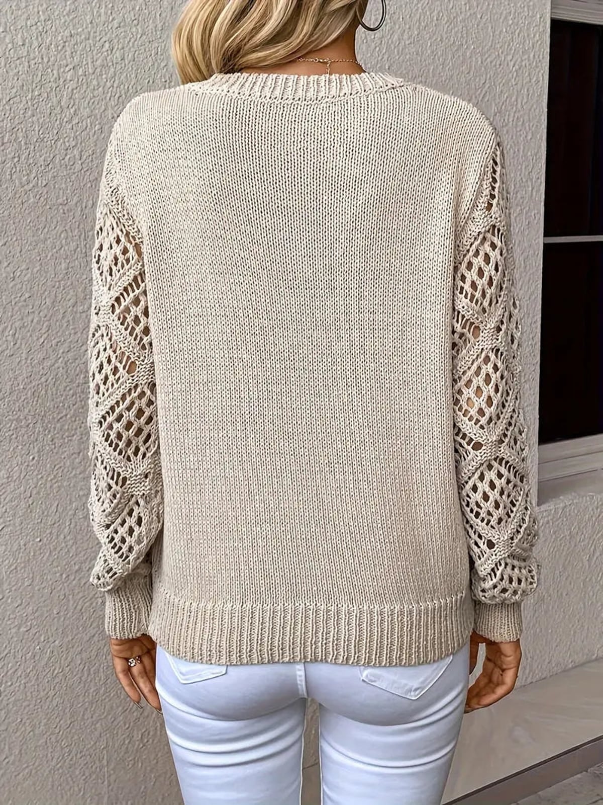 pull femme col en v manches ajourées en beige