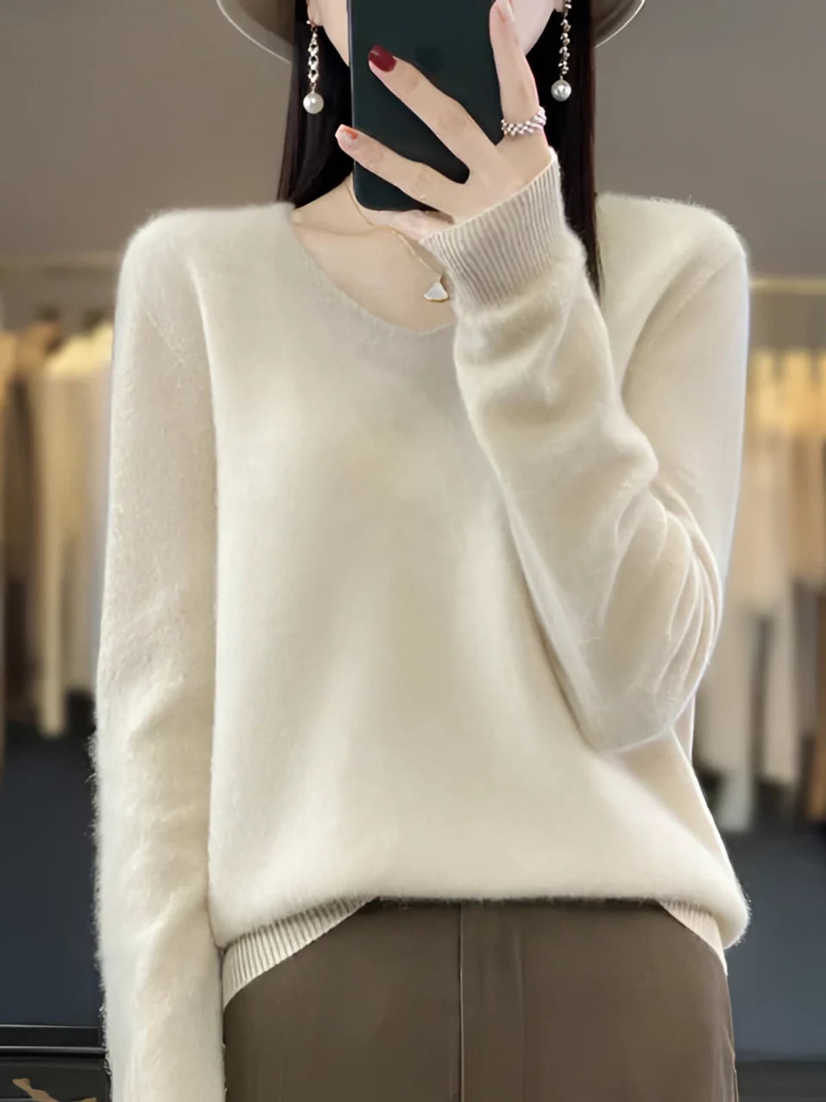 pull femme col en v manches longues en beige