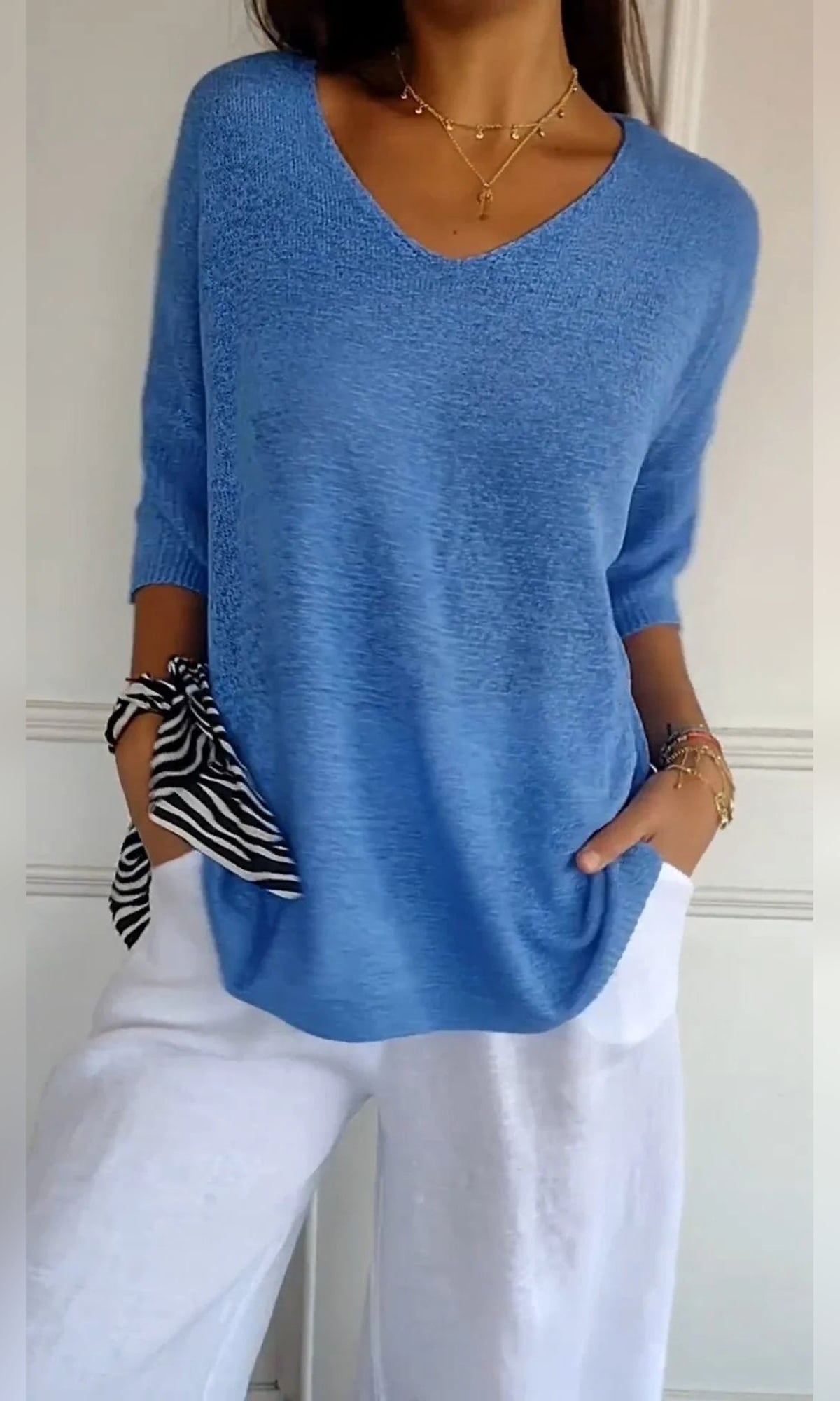 pull femme col en v manches trois-quarts oversize en bleu