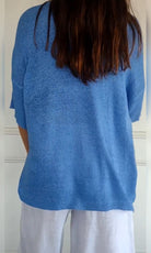 pull femme col en v manches trois-quarts oversize en bleu
