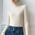 pull femme col roulé coupe slim en crème