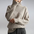 pull femme col roulé jacquard losanges oversize en gris