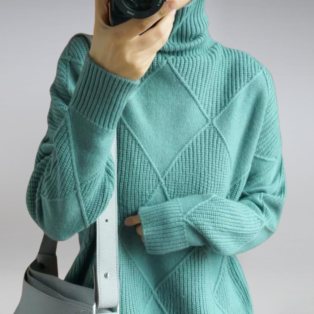 pull femme col roulé jacquard losanges oversize en bleu
