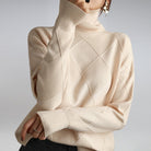 pull femme col roulé jacquard losanges oversize en beige