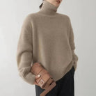 pull femme col roulé oversize en camel