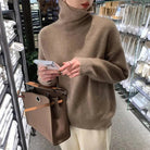 pull femme col roulé oversize en café