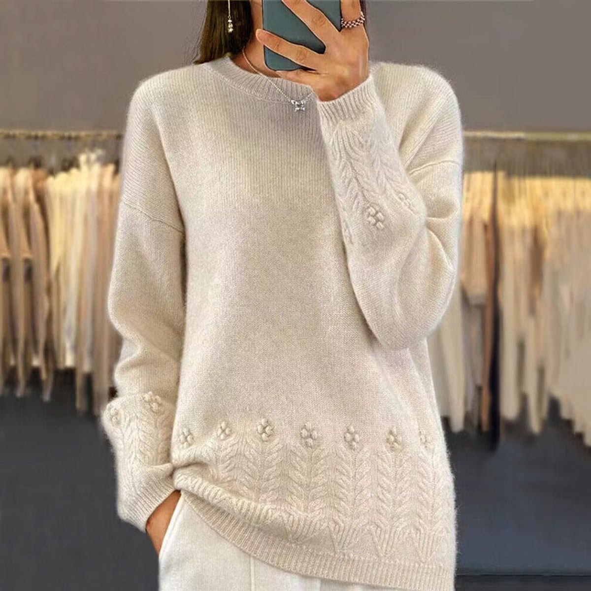 pull femme oversize col rond motif fleuri en beige