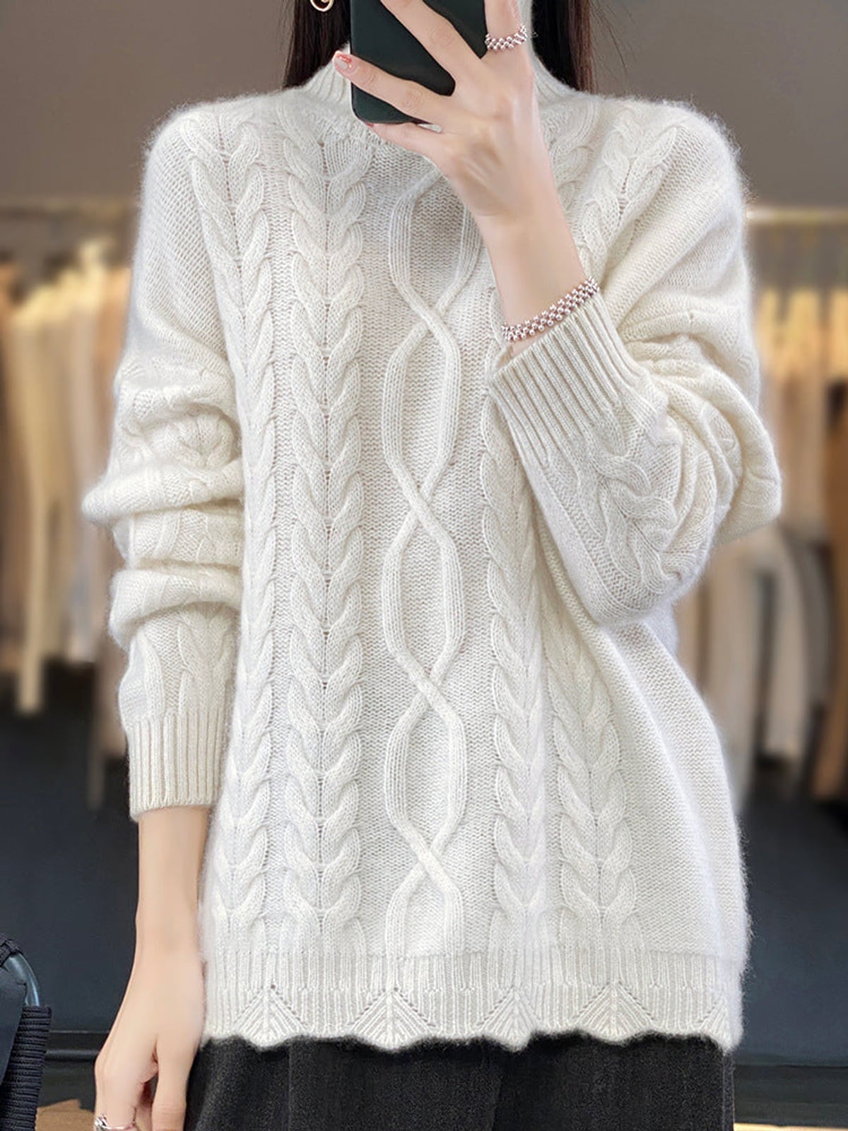 pull femme oversize col rond torsadé en blanc