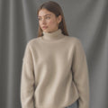 pull femme oversize col roulé beige