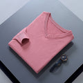 pull homme col en v coupe ajustée en rose