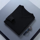 pull homme col en v coupe ajustée en noir