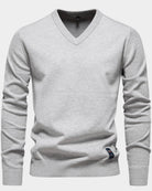 pull homme col en v coupe régulière en gris clair