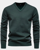 pull homme col en v coupe régulière en vert