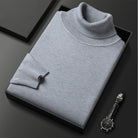 pull homme col roulé coupe ajustée en gris clair