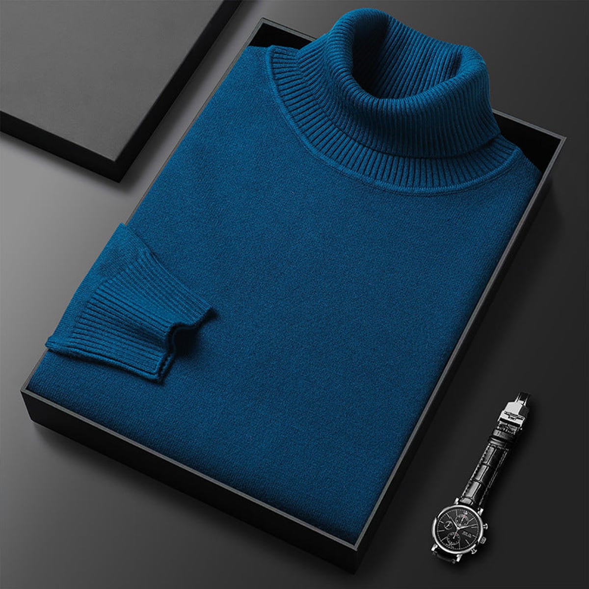 pull homme col roulé coupe ajustée en bleu foncé